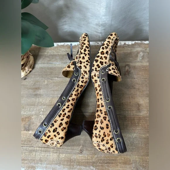 Eddie Bauer leopard print faux fur kitten heel leather pointy toed shoes w bow - Picture 5 of 15